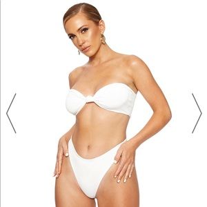 Naked wardrobe Knott-y Beach Bikini